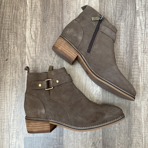 Blondo Shoes - Blondo Ankle Bootie Waterproof Buckle Brown size 6.5